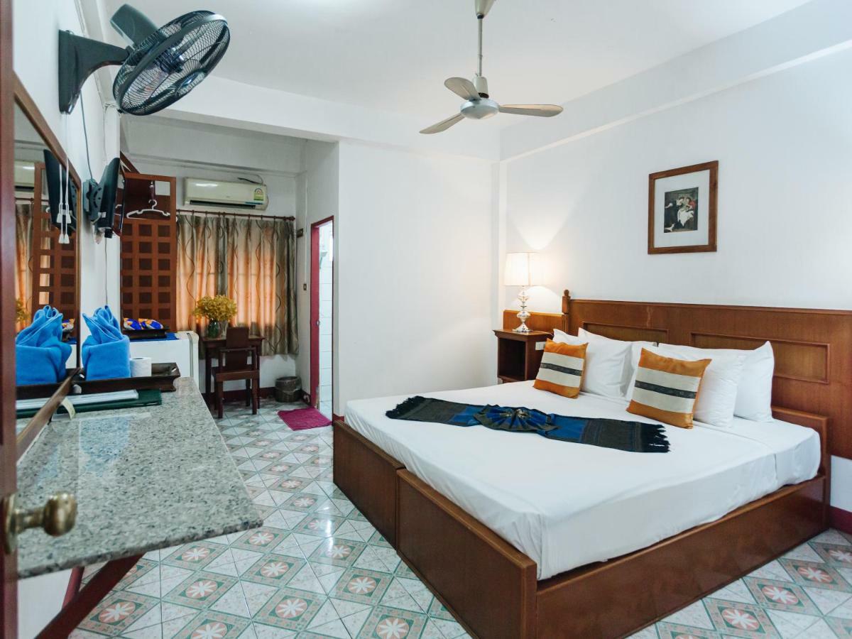 Hotel Rendezvous Oldtown Chiangmai à Chiang Mai Extérieur photo