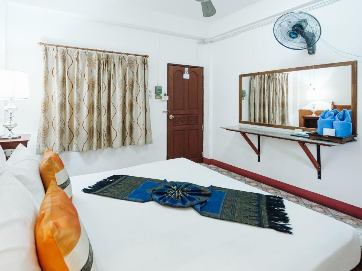 Hotel Rendezvous Oldtown Chiangmai à Chiang Mai Extérieur photo