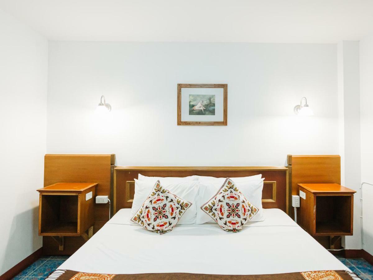 Hotel Rendezvous Oldtown Chiangmai à Chiang Mai Extérieur photo