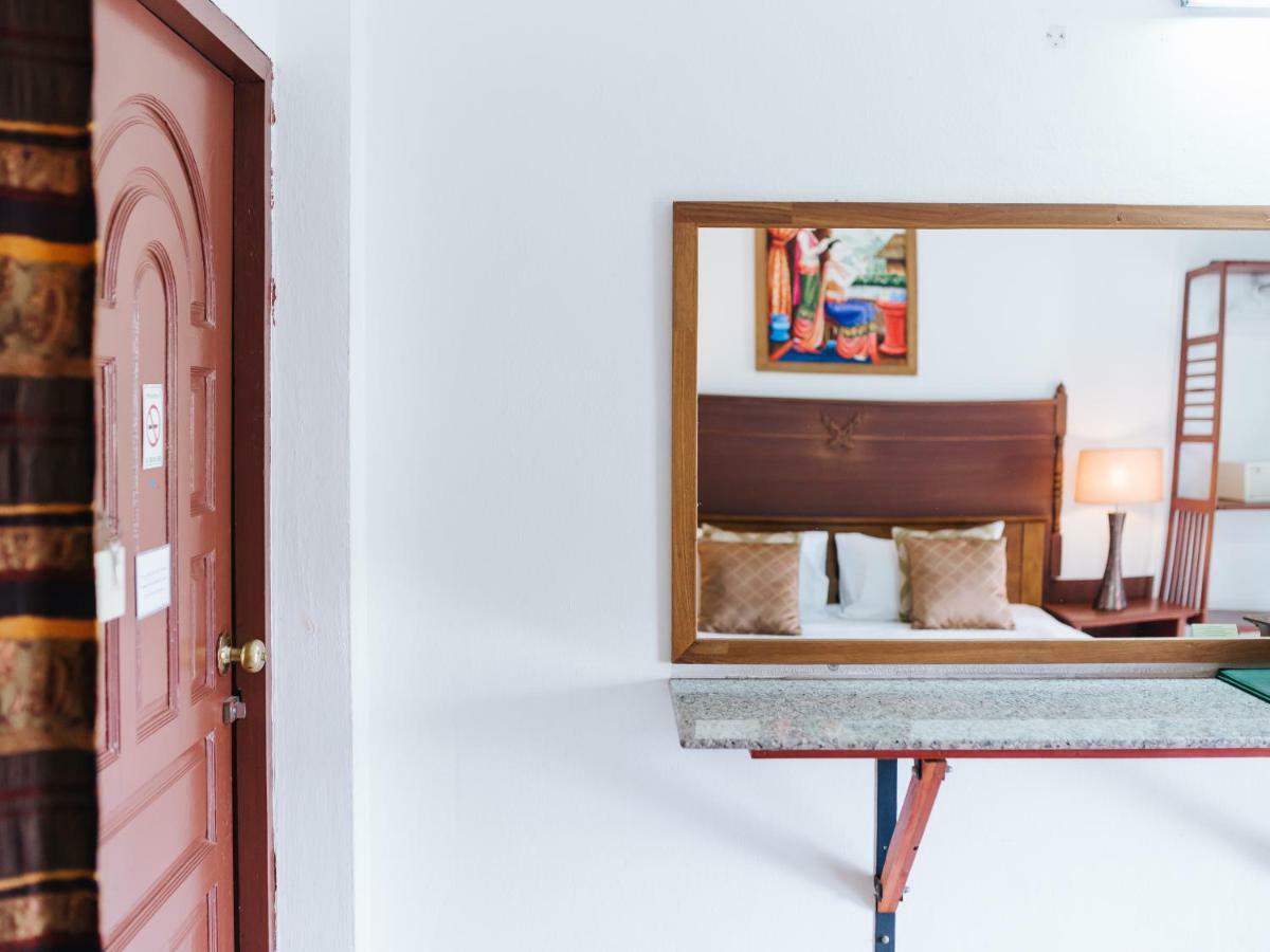Hotel Rendezvous Oldtown Chiangmai à Chiang Mai Extérieur photo