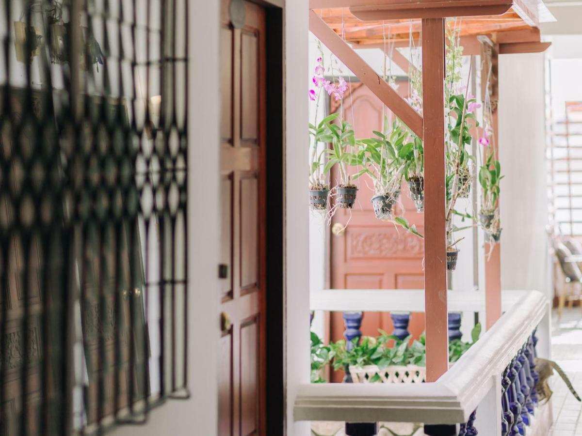 Hotel Rendezvous Oldtown Chiangmai à Chiang Mai Extérieur photo